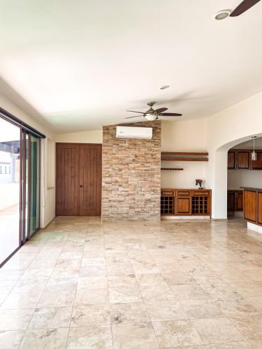 Dining room area, tile floors thruout