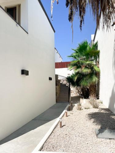 Side walkway