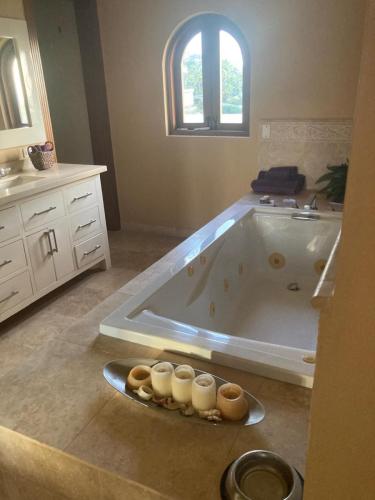 Jetted tub in Master bath